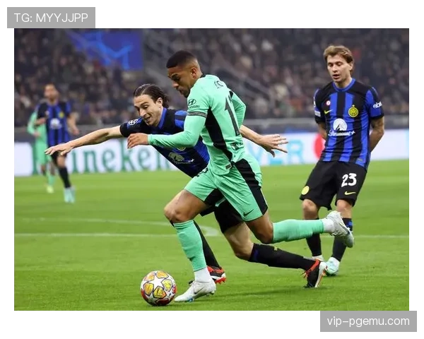 欧冠三中卫体系应用分析 国际米兰与马竞防守结构对比